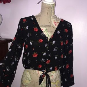 American Eagle flowy cropped blouse!